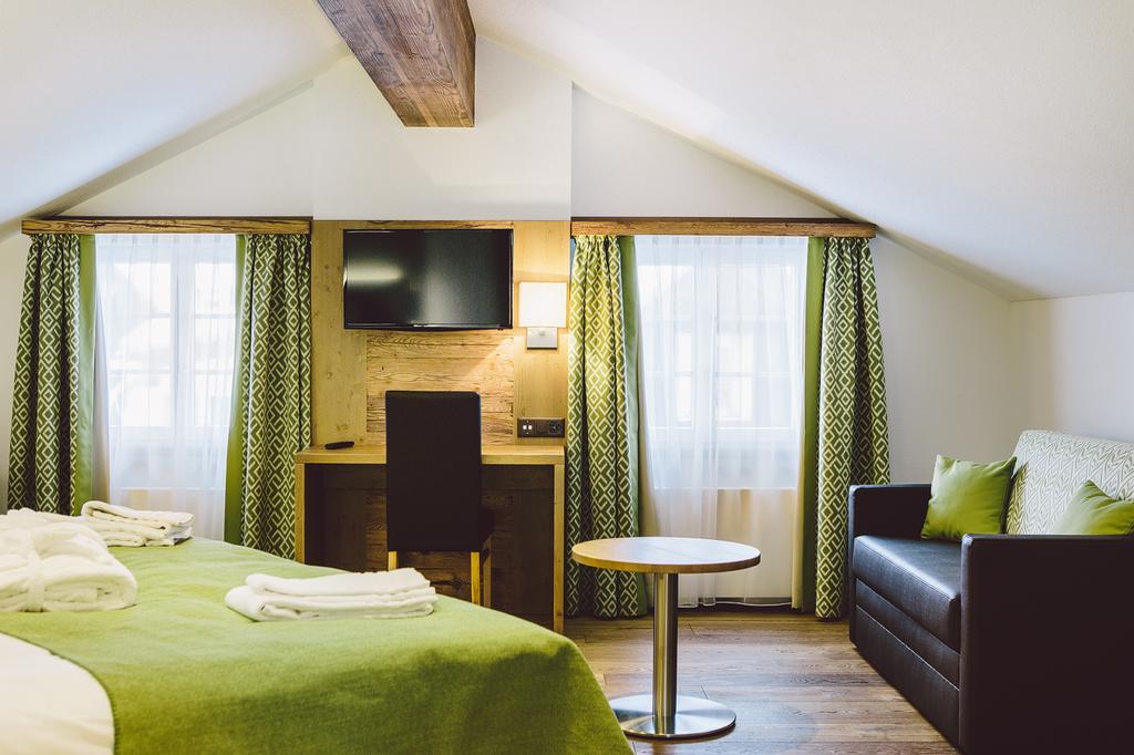 & Restaurant Zum Schwarzen Baeren Inn Andermatt
